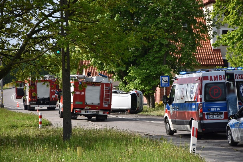 Malbork. Wypadek u zbiegu ul. 500-lecia i Głowackiego [ZDJĘCIA]. Jedna osoba ranna
