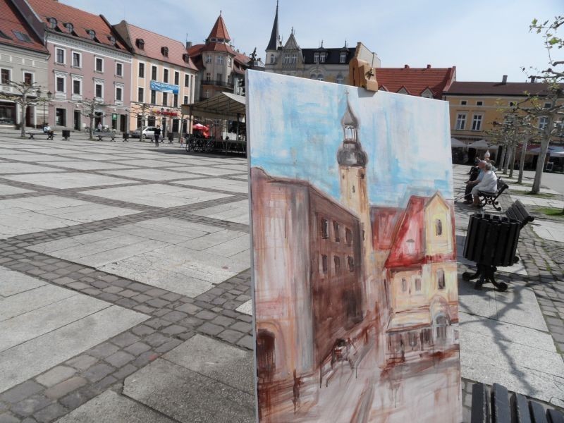 Pszczyna: Plener malarski na rynku. Uczniowie plastyka z Tarnowskich Gór malują miasto. [Foto cz.II]