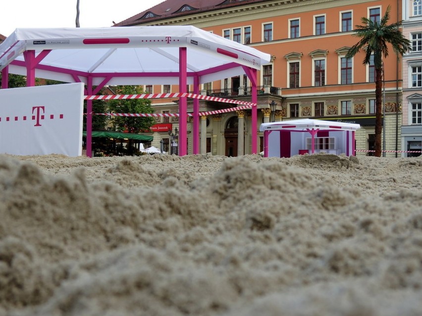 Wrocław: Plac Solny zamienił się w dużą plażę (ZDJĘCIA)