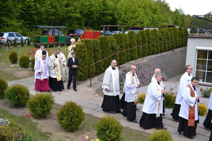 Relikwie Jana Pawła II w Grzybnie - wprowadził abp lwowski Mieczysław Mokrzycki