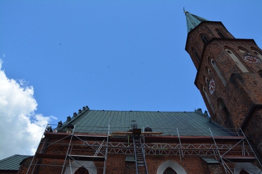Remont dachu kościoła pod wezwaniem Podwyższenia Krzyża...
