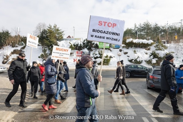 Mieszkańcy Raby są przeciwni budowie biogazowni. Zorganizowali nawet protest i blokadę drogi