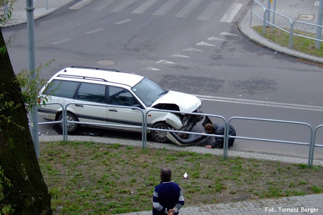 Zniszczone po zderzeniu auto. Fot. Fot. Tomasz Berger