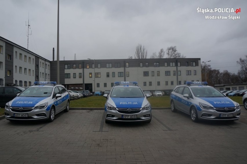 Sześć nowych radiowozów trafiło do policjantów z powiatu...