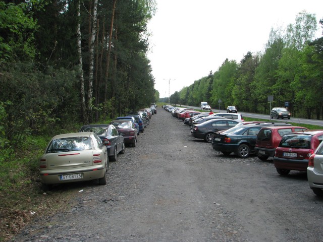 Przy jednym z wjazdów nad zalew Nakło-Chechło już w 2011 roku udało się utwardzić pas przeciwpożarowy, dzięki czemu jest więcej parkingów