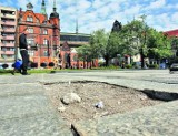 Legnica: Popękane płyty na placu Słowiańskim muszą poczekać