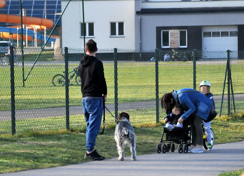 Tereny MOSiR w Jaśle wreszcie ożyły. Spacery, rowery, rolki...Zobacz, jak mieszkańcy spędzają majówkę [ZDJĘCIA]