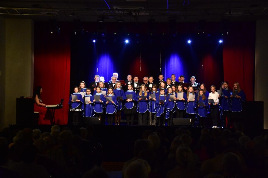 Koncert chóru Moniuszko na imieniny Stanisława w Żninie.