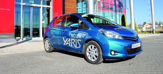 Toyota Yaris trzeciej generacji ma zmienione proporcje, ładniejszą linię nadwozia i lepsze jakościowo wnętrze.