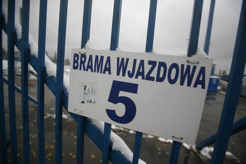 Stadion Ruchu Chorzów w śniegu [ZDJĘCIA]. W poniedziałek Wielkie Derby Śląska 2012