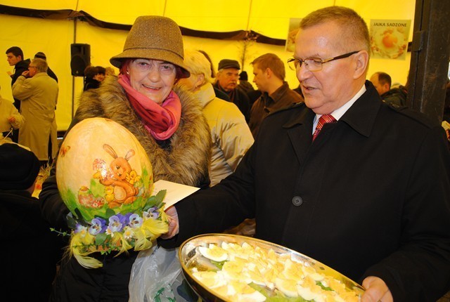 Józef Nowicki otrzymał od mieszkanki Konina wielkanocne jajo