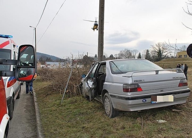 Wypadek w Ustrzykach Dolnych. Kobieta wjechała w słup