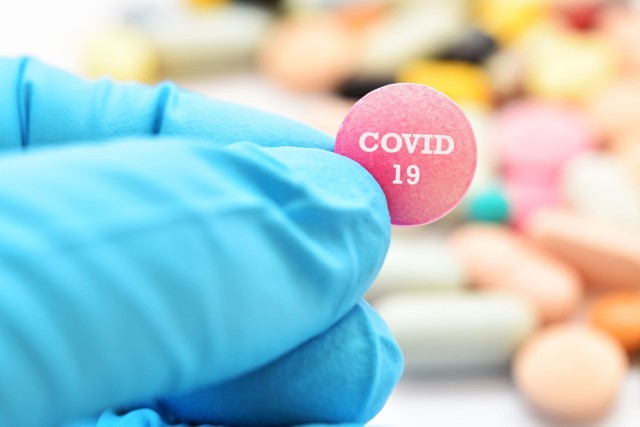 Wciąż nie ma uniwersalnego leku przeciw COVID-19, ale istnieją środki sprawdzające się na różnych etapach choroby