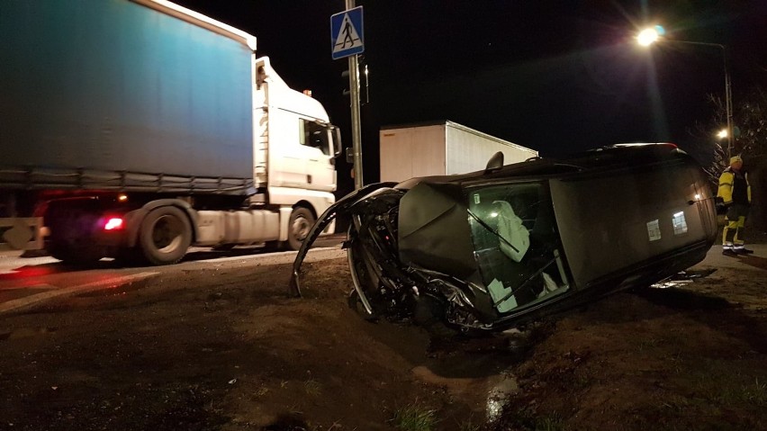 Wypadek (kolizja) na DK12 Piotrków - Srock w Karlinie. Opel...