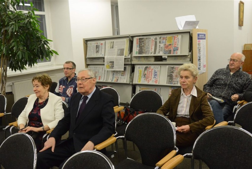 KOŚCIAN. Retro Orkiestra bawiła gości podczas otwarcia wystawy w MBP [ZDJĘCIA] 