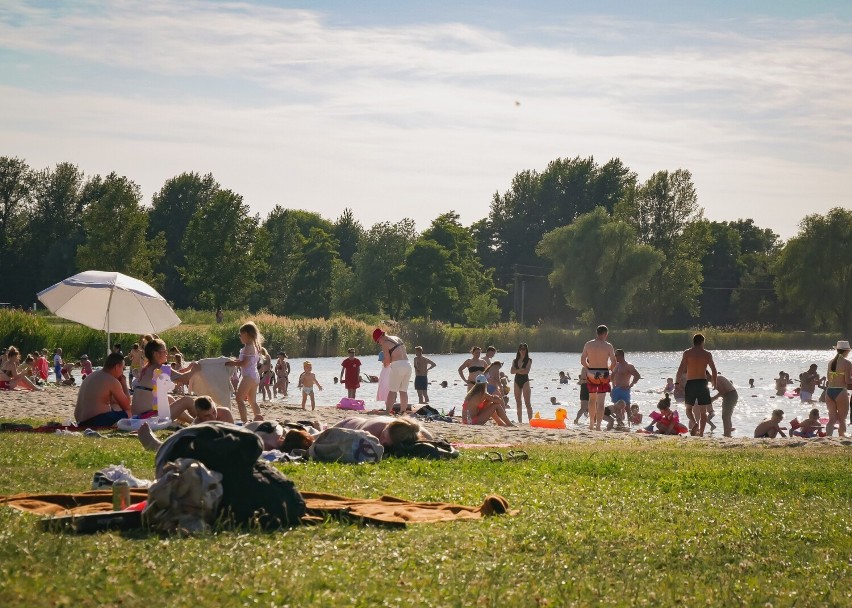 Wakacje pełną parą! Nad Zekiem w Radymnie nie brakuje plażowiczów [ZDJĘCIA]