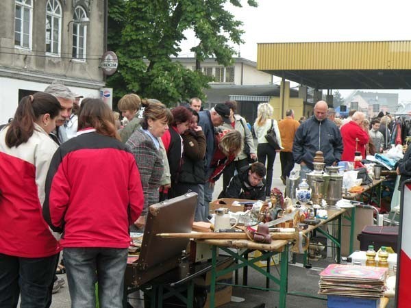 Na starym przejściu granicznym w Chałupkach swoje kramy rozłożyło ponad 130 kolekcjonerów