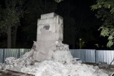 Pomnik Wdzięczności Żołnierzom Armii Radzieckiej w Warszawie. Demontują kontrowersyjny pomnik w imię dekomunizacji