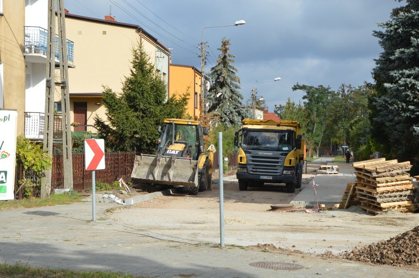 Spór o zatokę parkingową wydzieloną ze skweru Ofiar Katastrofy Smoleńskiej w Łowiczu