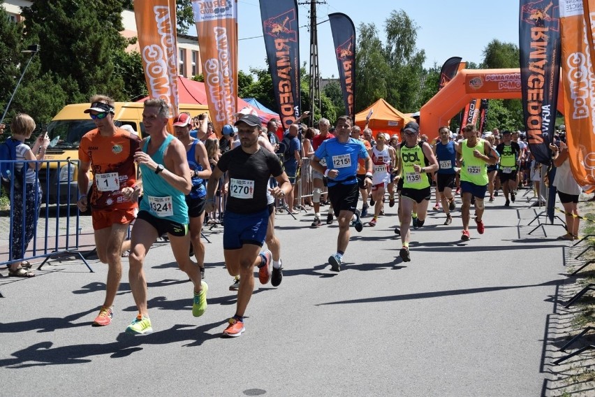 III Bieg Leśny w Teodorach. Bieg główny na 10 kilometrów [zdjęcia i wideo]