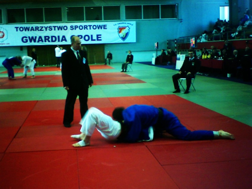 Walka w parterze podczas Pucharu Polski w judo