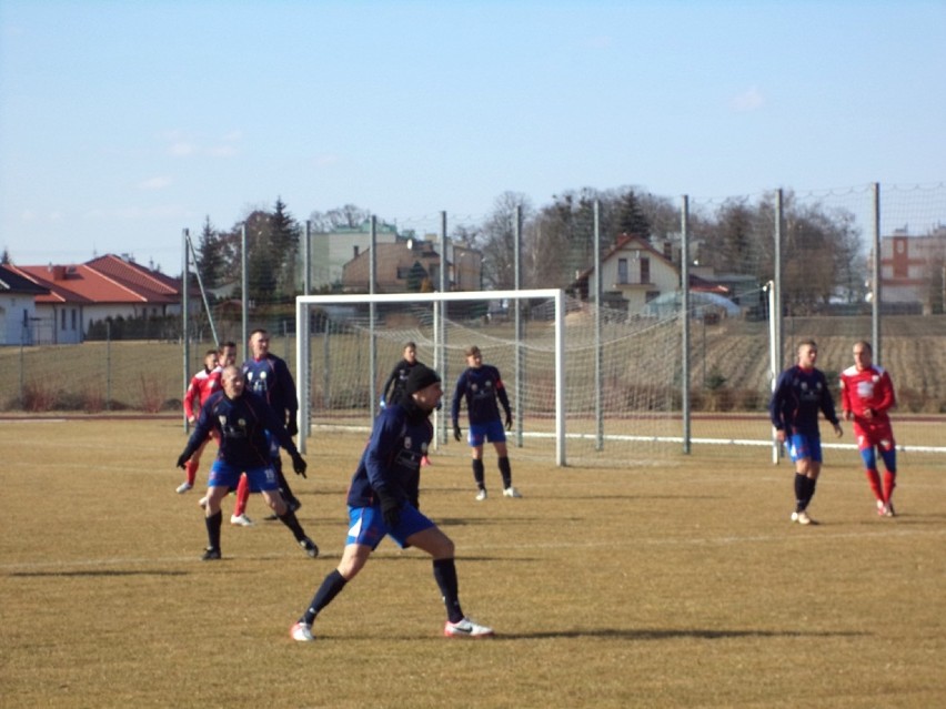 Dobry start Pogromu Zbójno. Jednostronne derby w Kowalewie 