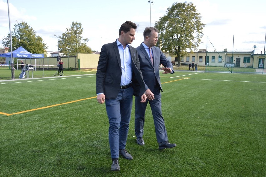 Nowe boisko ze sztuczną trawą na stadionie Concordia w...