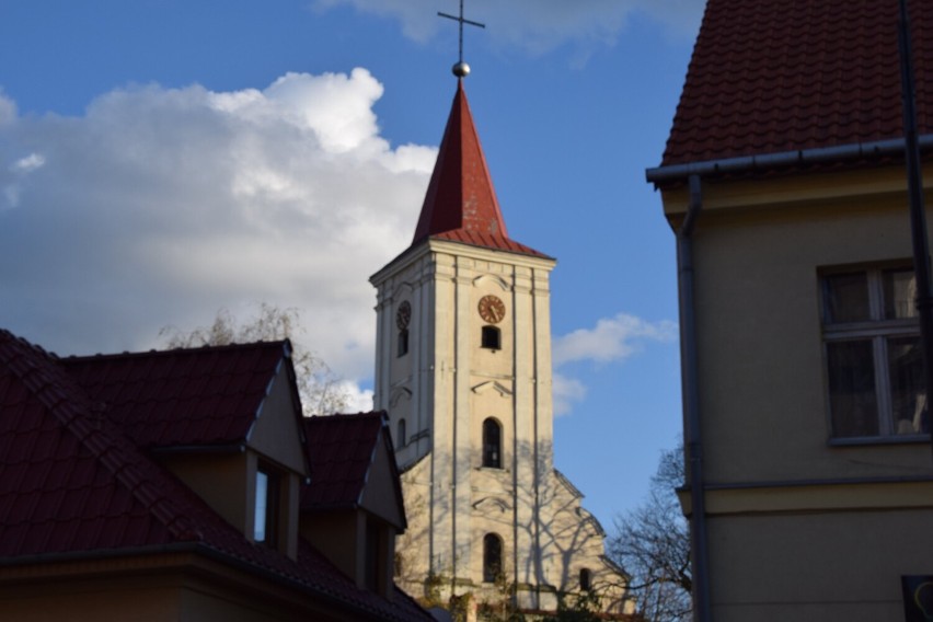 Parafianie, którzy wybierają się na pieszą pielgrzymkę,...