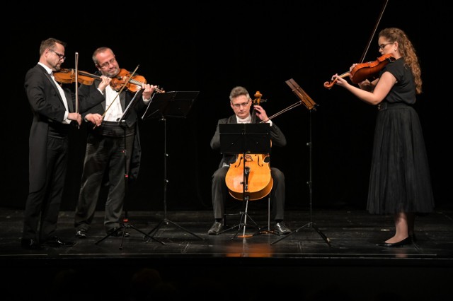 Koncert niedzielny w teatrze w Grudziądzu. Wystąpił kwartet Virtuoso