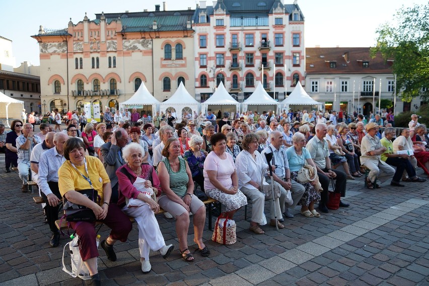 Senioralia w Krakowie. Wielka potańcówka na pl....