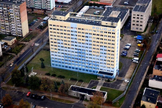 Pomimo, że na parkingu nie ma wyznaczonych godzin, w których można zostawiać auta, to jednak wniosek radnego dotyczył godzin wieczornych i nocnych.

Policyjny parking we Włocławku otwarty