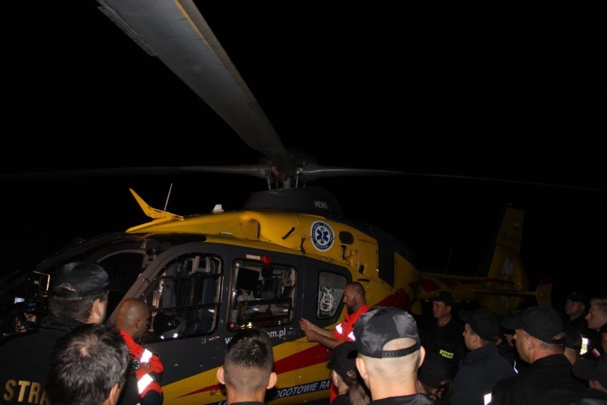 Nocne lądowanie na stadionie. Strażacy będą jeszcze lepiej współpracować z ratownikami LPR (zdjęcia)