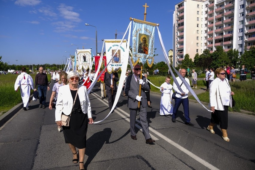 Czytaj dalej. Przesuwaj zdjęcia w prawo - naciśnij strzałkę...