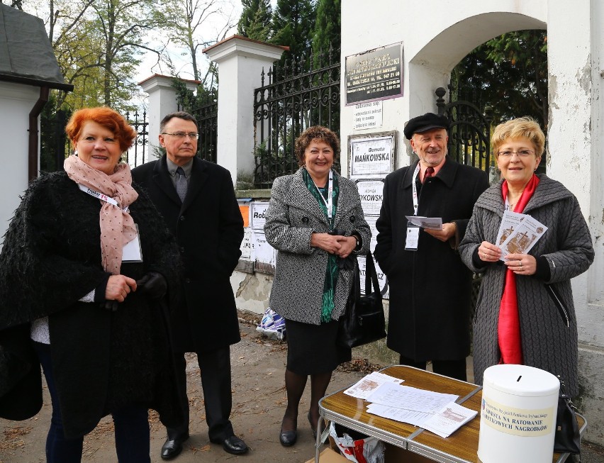 Trwa kwesta na ratowanie zabytkowych nagrobków na cmentarzach w Piotrkowie