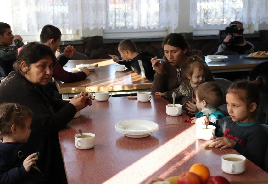 Grupa uchodźców z Ukrainy trafiła do Centrum Księdza Orione...
