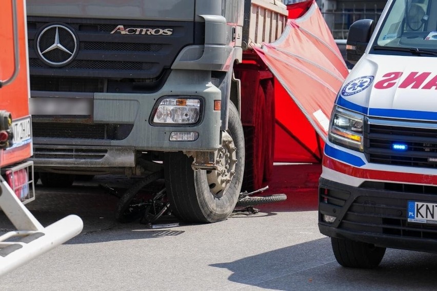 Nowy Targ. Ciężarówka rozjechała 49-latkę. Kobieta z poważnymi obrażeniami trafiła do szpitala 