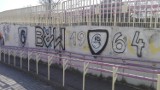 Kibice Ruchu Chorzów i GKS Katowice niszczą graffiti. Walka na murach...