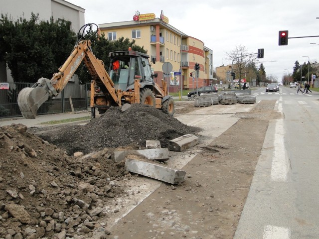 Na ulicy Zbrowskiego trwa generalna przebudowa sieci kanalizacyjnej, roboty mają potrwać do końca listopada.