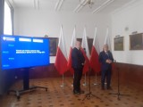 Program Maluch+ w Katowicach. Sekretarz Stanisław Szwed i wicewojewoda śląski Jan Chrząszcz wyjaśnili założenia programu