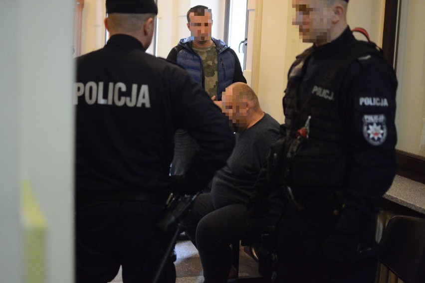 Krzysztof Ś., podejrzany o zabójstwo żony, został doprowadzony do sądu [zdjęcia]