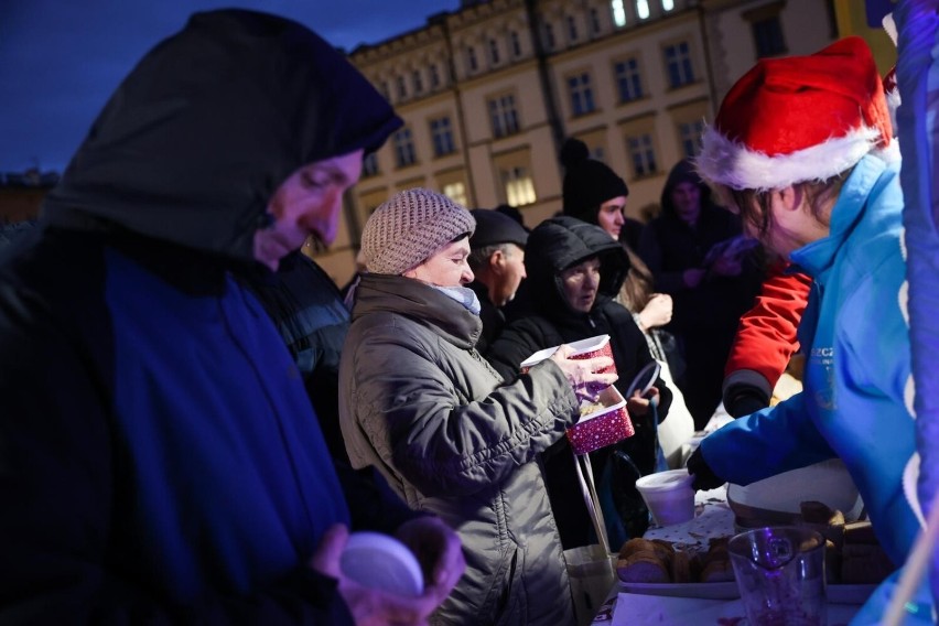 Bezpłatny przedświąteczny poczęstunek na placu Wolnica