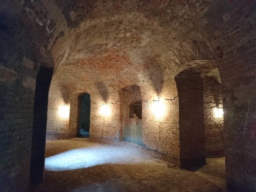 Oświetlone wnętrze fortu św. Benedykt