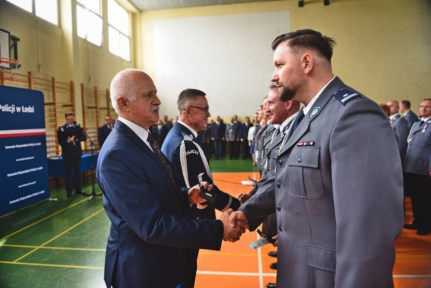 Ślubowanie policjantów. Łódzki garnizon wzbogacił się o 71 nowych funkcjonariuszy ZDJĘCIA