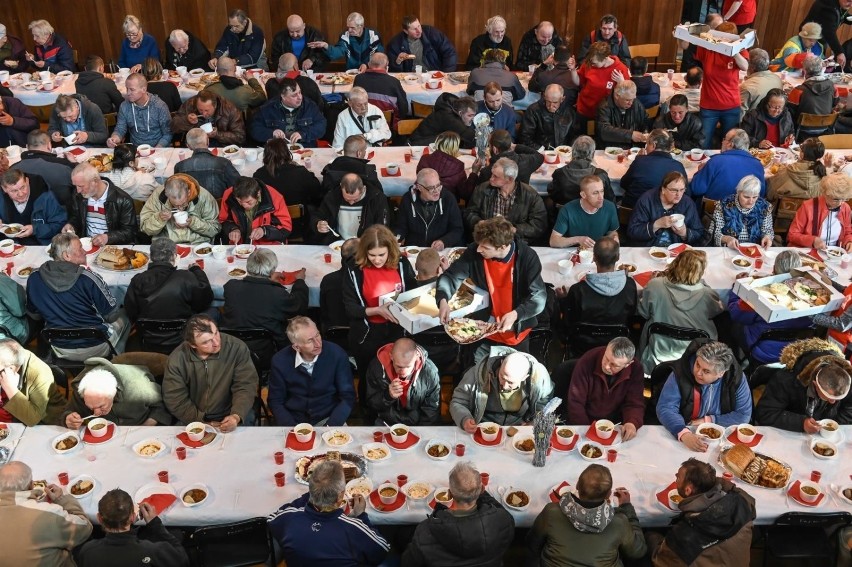 Śniadanie dla potrzebujących w sopockim Caritas, 20.04.2019...