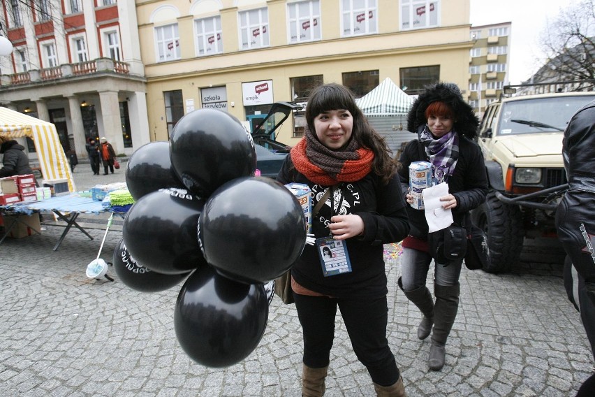 Trwa XX finał WOŚP w Legnicy. Zobacz kolejne zdjęcia