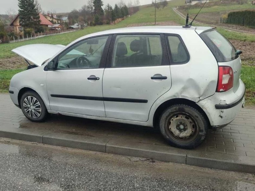 Wypadek z udziałem ciężarówki i dwóch osobówek w Zarzeczu w pow. jasielskim. Jedna osoba w szpitalu [ZDJĘCIA]