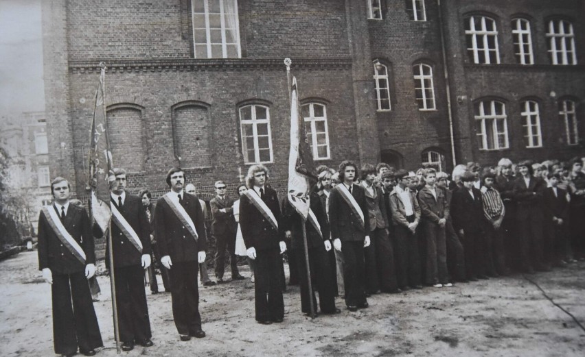 Kroniki Zespołu Szkół Technicznych w Malborku (odc. 1). W epoce czynów społecznych sami zbudowali sobie m.in. boisko 