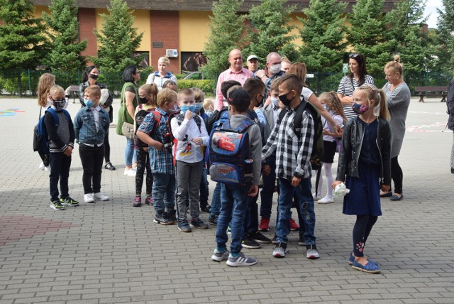Uczniowie klasy 2a ze Szkoły Podstawowej nr 1 w Brodnicy po wakacjach spotkali się z kolegami z klasy