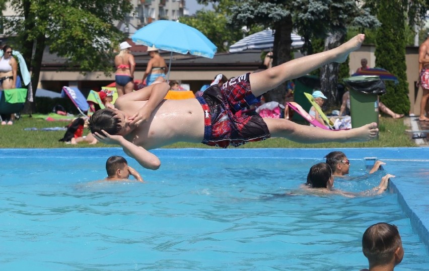 Byłeś na odkrytym basenie w Kielcach? ZOBACZ ZDJĘCIA