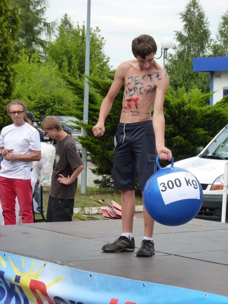 Wakacyjny piknik przy ul.św. Rozalii: Cyrk Hokus-Pokus i biesiada polska [ZDJĘCIA]